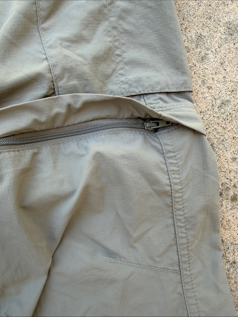 Columbia Men's Beige Convertible Cargo Nylon  Fishing Hiking Pants Size 34 x 30 - Picture 4 of 9